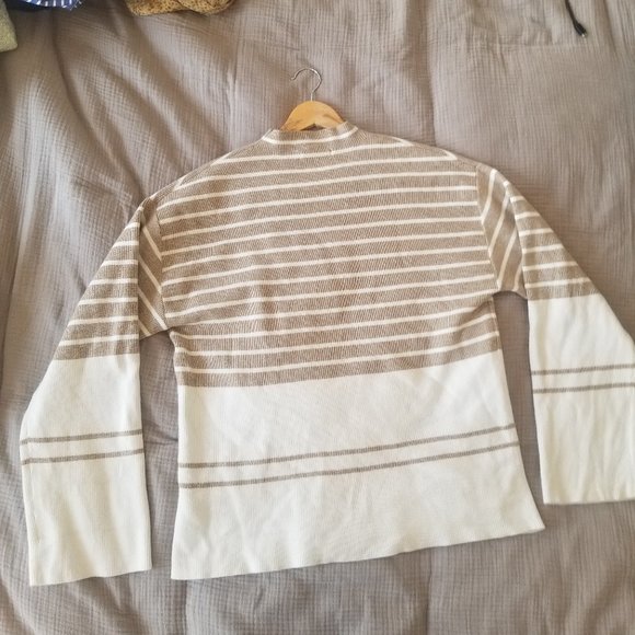 Striped cream and tan sweater - Picture 6 of 7